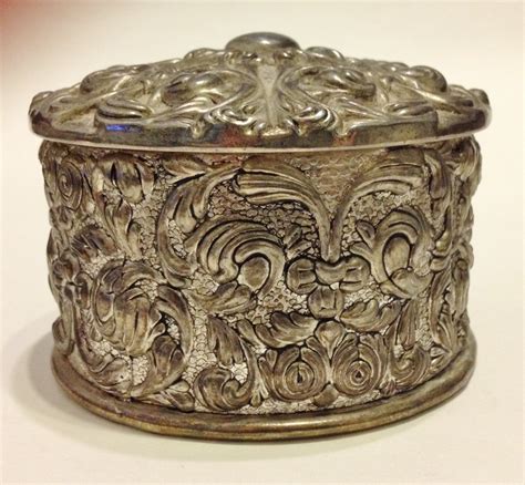 Round Metal Jewelry Box 